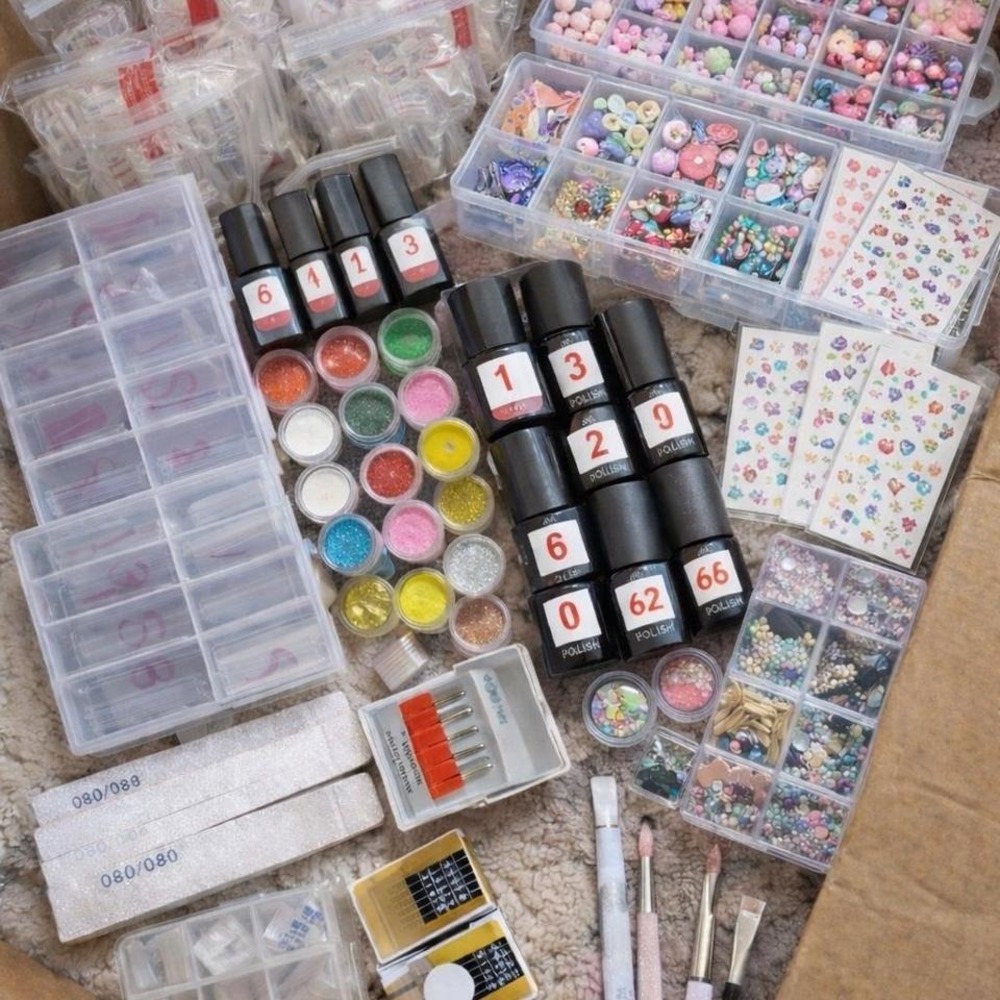 NAIL ARTIST KIT LOADED WITH ART AND SUPPLIES FOR BEGINNER NAIL TECH